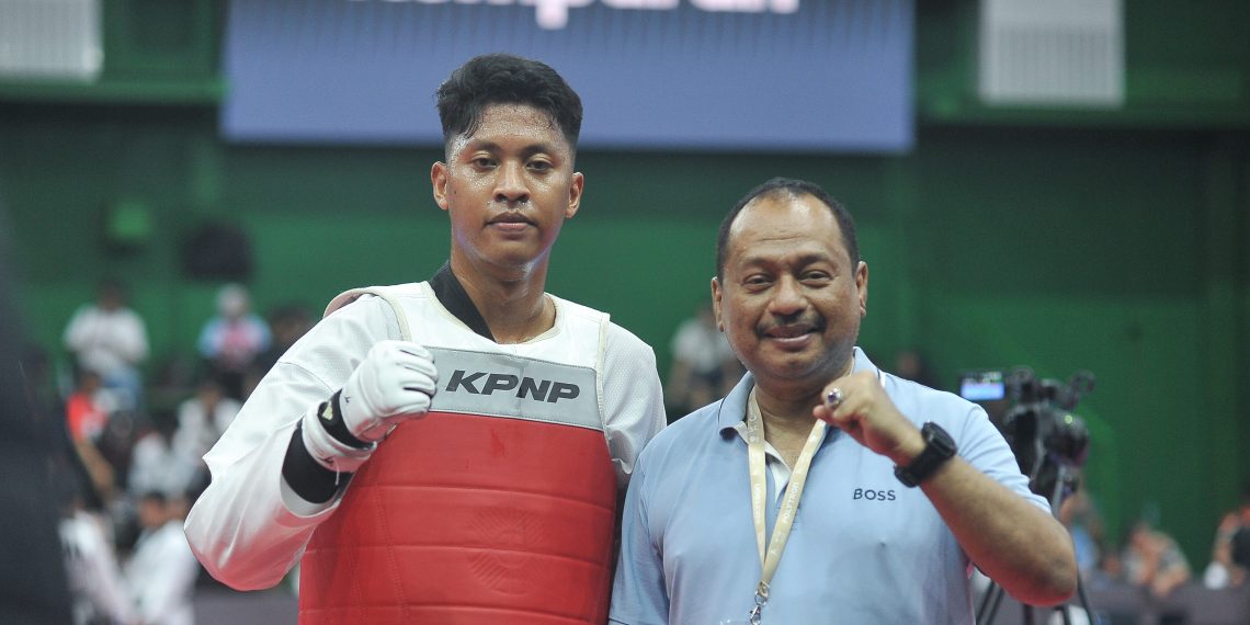 Rizki Anugrah, Sumbang Emas Pertama Jatim di PON Bela Diri 2025 dari Taekwondo