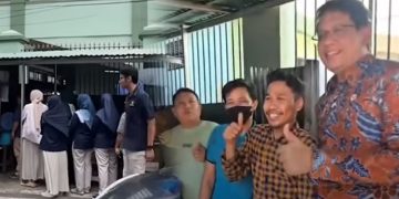 Warung Ayam Penyet Dekat Kantor Kemenkeu Diserbu Pembeli Gara-gara Menkeu Purbaya