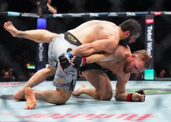 Islam Makhachev Tegaskan Superioritas, Rebut Gelar Welter UFC Usai Jinakkan Della Maddalena