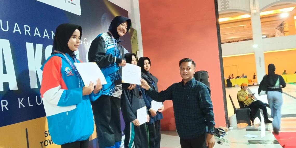 100 Atlet Anggar Berebut Piala KONI, Ketum KONI Surabaya Arderio Hukom Beri Apresiasi