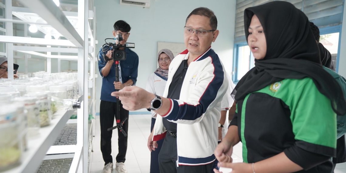 Tinjau SMKN 1 Tulungagung, Kadindik Jatim Puji Implementasi Program SIKAP