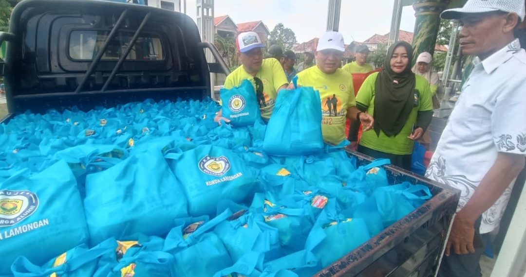 Kauje Lamongan Salurkan 100 Paket Sembako untuk Warga Terdampak Banjir di Kecamatan Turi