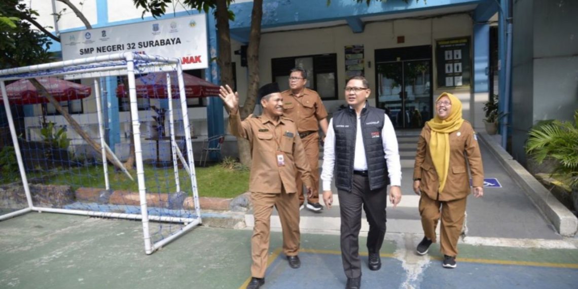 Kadindik Jatim Pastikan Pelaksanaan TKA di SMPN 32 Surabaya Berjalan Tertib dan Sesuai Prosedur