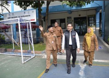 Kadindik Jatim Pastikan Pelaksanaan TKA di SMPN 32 Surabaya Berjalan Tertib dan Sesuai Prosedur