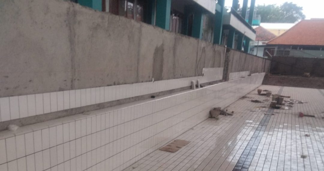 Renovasi Kolam Renang Kertajaya Molor, Perencanaan Anggaran Tak Beres?
